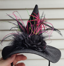 Load image into Gallery viewer, Pink Spider Mini Felt Witch Hat Fascinator
