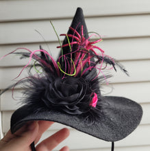 Load image into Gallery viewer, Pink Spider Mini Felt Witch Hat Fascinator
