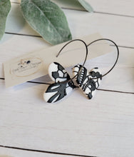 Load image into Gallery viewer, Black Lace Heart Hoop Earrings
