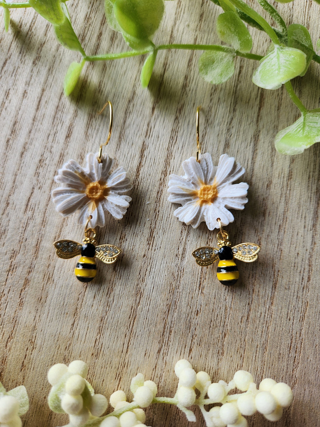 Daisy Bee Dangles